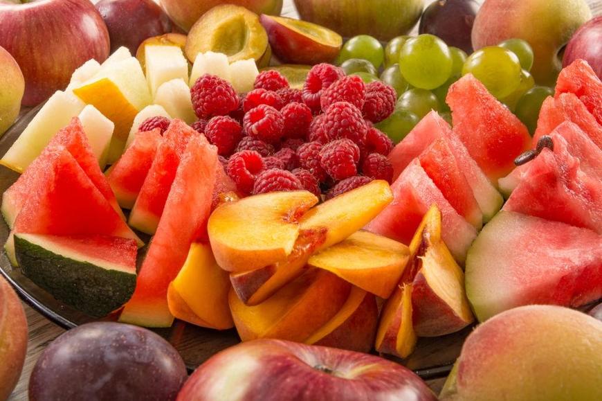 Nên ăn nhiều loại trái cây để cung cấp vitamin cho cơ thể