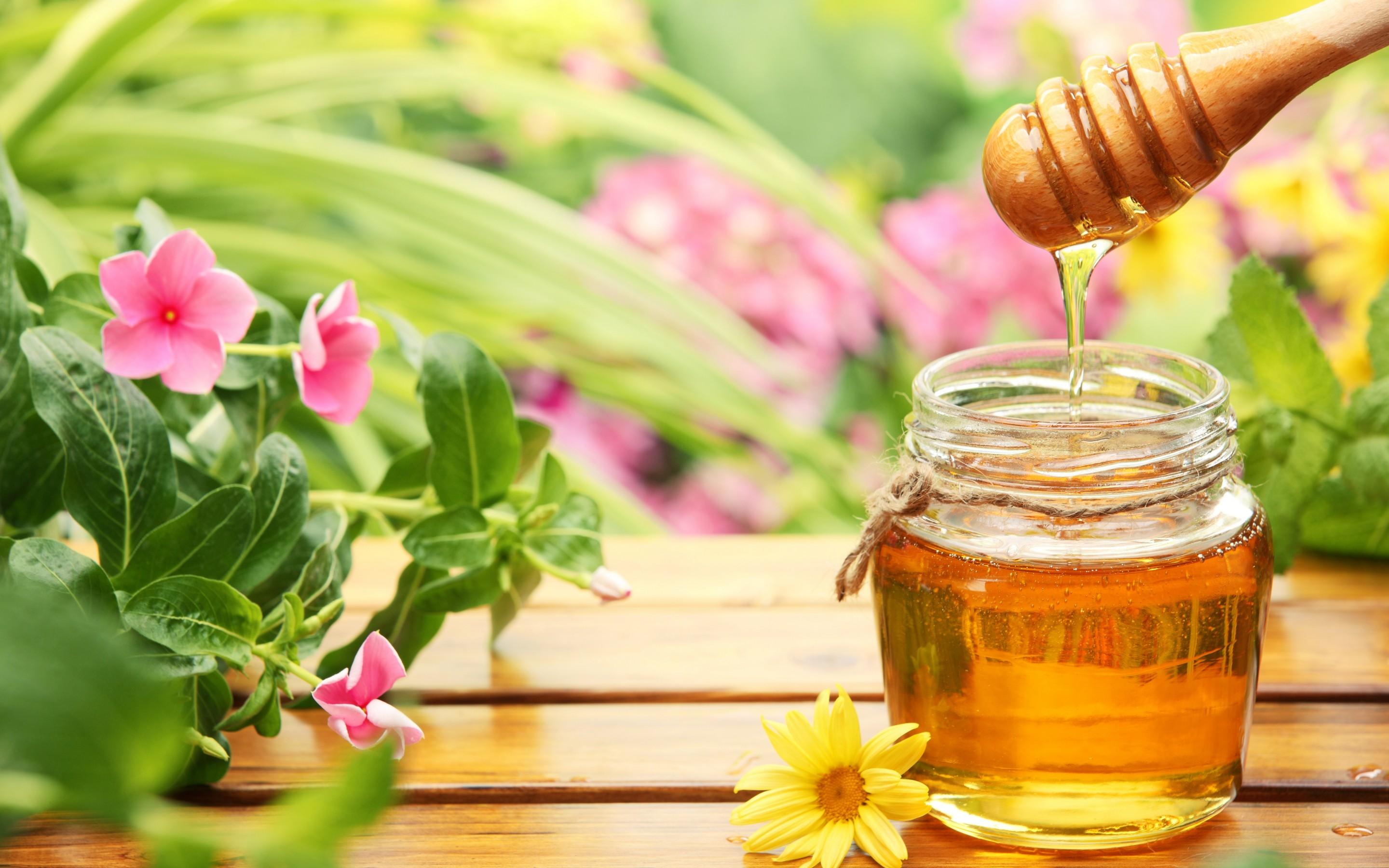 Mật ong rửa mặt có tác dụng dưỡng da mềm mịn